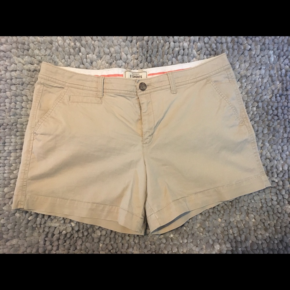 Old navy 5” khaki shorts size 12